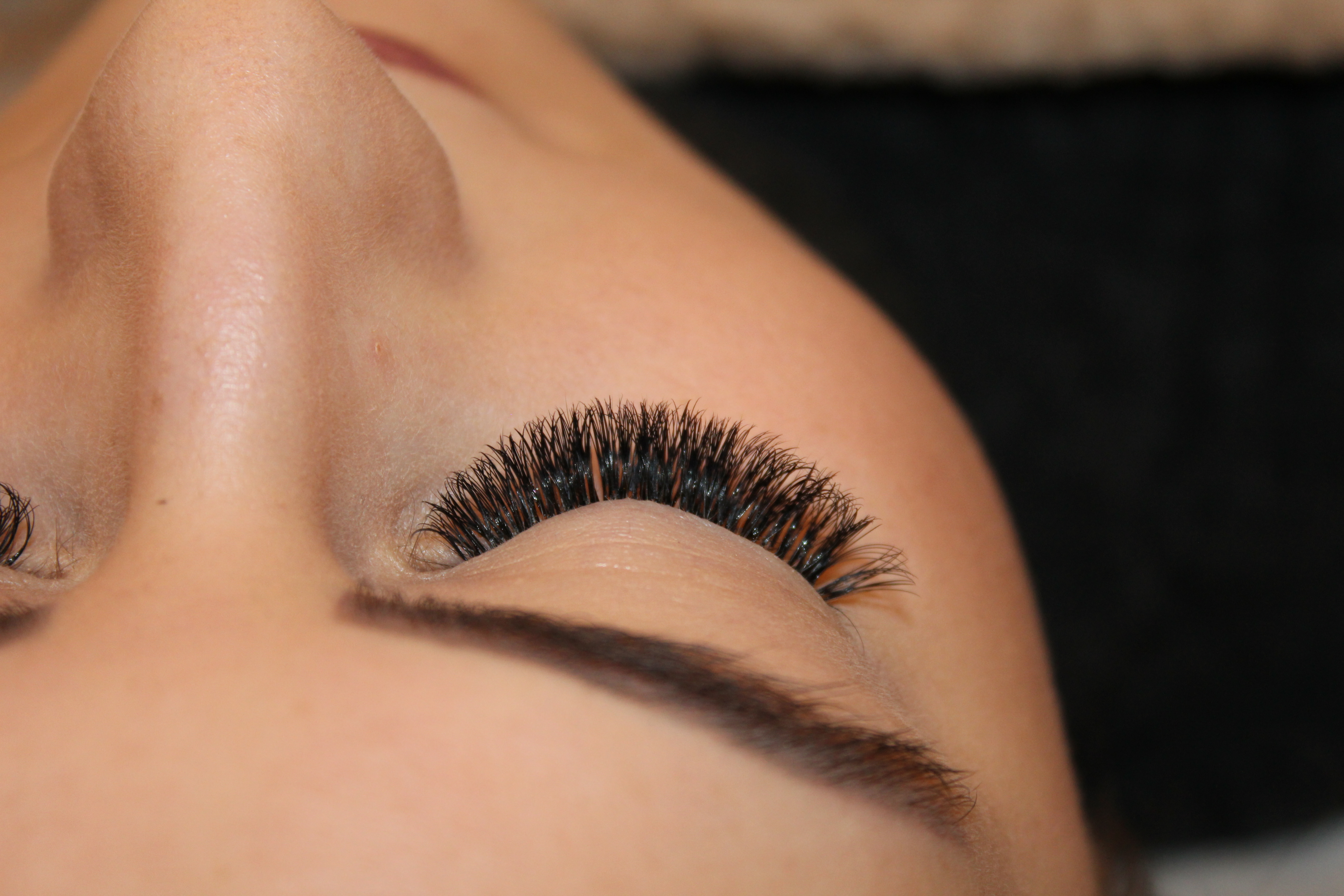 Signature-Behandlung: Wimpernverlängerung 5D-Neues Set. Kostenpunkt ab €150,-