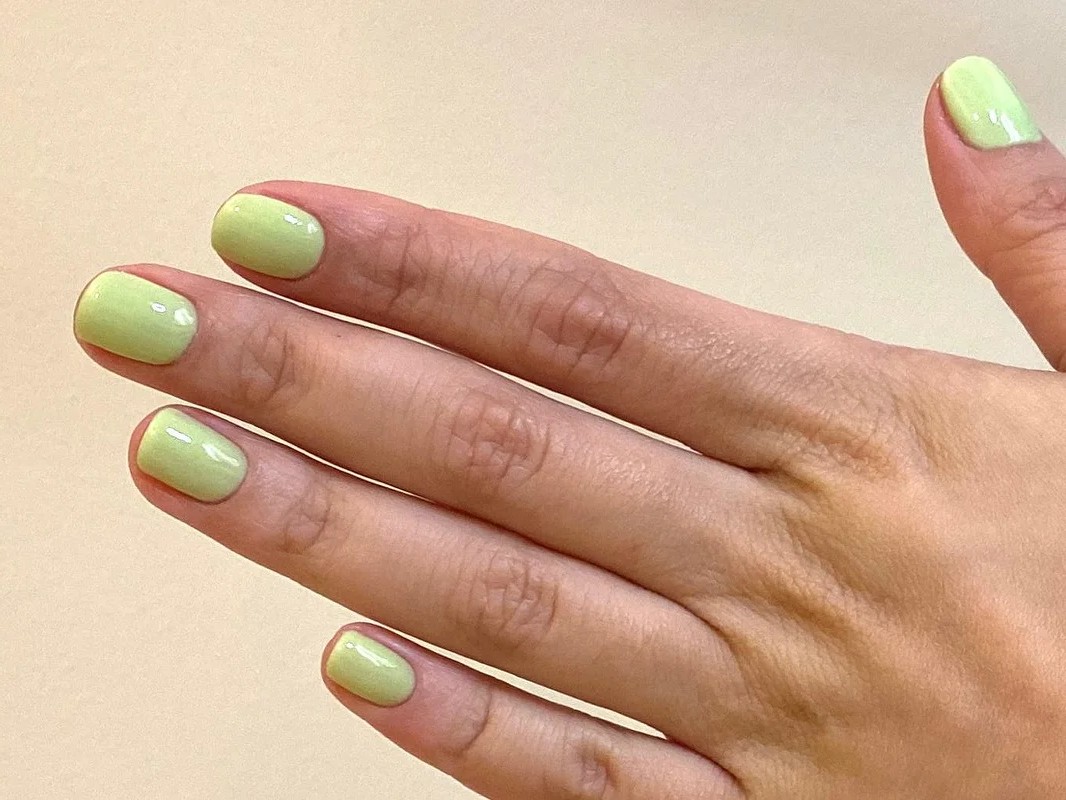 Maniküre mit CND Shellac im Angelique Beautysalon in Wien-Währing